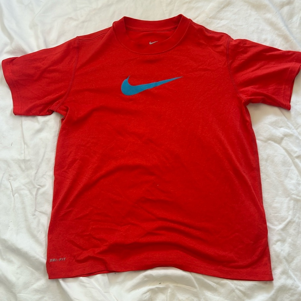 Nike Dri-Fit Boys Medium T-shirt